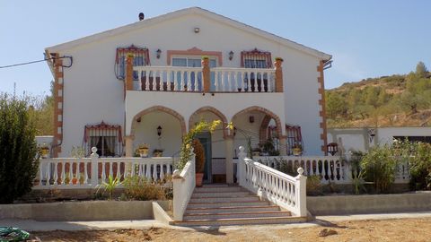 This lovely property is located just outside El Burgo, in an area of natural beauty approximately 50 minutes from Malaga airport and the coast and 40 minutes from the lakes in Ardarles and El Caminito del Rey in El Chorro making it ideal for rural to...