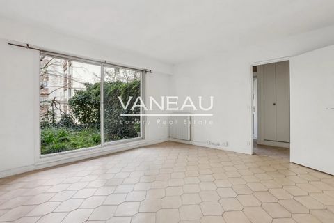 The Vaneau Group is pleased to offer you in a recent (1976) well-maintained condominium, on the 1st floor with elevator, a studio of 26.37 m² with a tree-lined terrace. Well located, quiet and bright (east facing), it consists of an entrance hall lea...