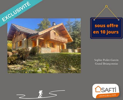 Space is a luxury, come and discover it. Some properties are exceptional in terms of construction, materials, location and peace and quiet. This one brings them all together. On two levels, this stone and wood chalet with its cladding roof offers 5 b...