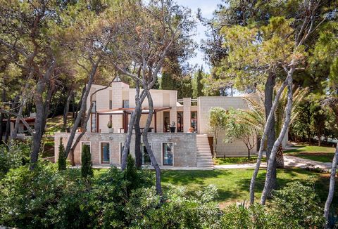 This unique property is located on the island of Brac in the fantastic position close to the sea. Villa is situated an exceptionally peaceful location, in the proximity to the crystal-clear sea and beautiful surroundings what makes this house perfect...