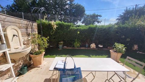 Aix-en-Provence, in a private residence with swimming pool and tennis court, nice studio of 27 m2 with terrace, electric awning and private garden as well as a private parking space. Ideal for rental investment or AIRBNB or first-time buyer. 5' from ...