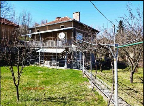 Sofia In // ... / presents to your attention: House with total built-up area of 161 sq.m., with seven rooms and a lovely yard of 495 sq.m., in an area of Sofia. Dupnitsa - Topolnitsa village, near the Dyakovo dam. On the first floor there is a living...