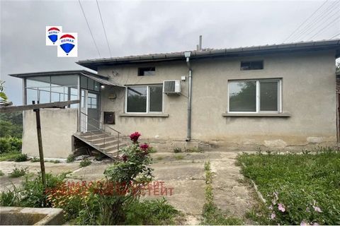RE/MAX is pleased to present a lovely family house in the village of Oresh, suitable for both recreation and permanent living. The house has a living area of 95 square meters. The property is in good general condition with replaced PVC windows, renov...