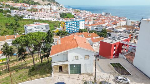 Building in total ownership, with 2 floors, located in Sesimbra. The ground floor consists of the garage. The 1st floor consists of two housing units: a two-bedroom apartment and a one-bedroom apartment, both with sea views and a balcony. The apartme...