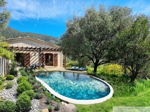 CAVALIERE IN CALM - Beautiful bucolic place nestled in the greenery without noise built on very beautiful land of 4529m2 with possibility of swimming pool, it will delight you with its 280m2 of living space. Namely entrance hall opening onto very lar...