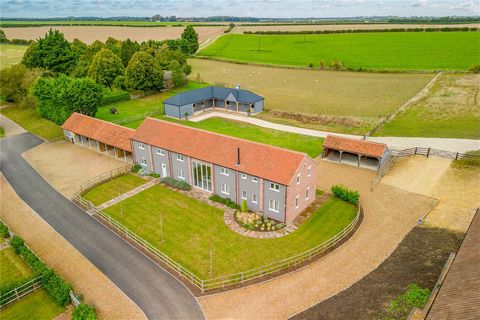 A superb opportunity to purchase a unique and contemporary home and an exceptional equestrian property. Knights Templars Barn is an exemplary rebuild of an extensive barn converted into an extremely impressive home which has been designed with predom...