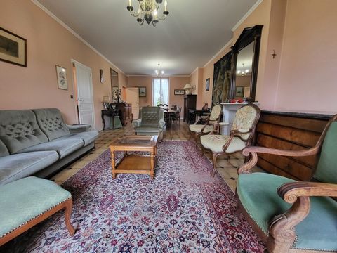 Interactive sale, online auctions on 36h-immo.com, the price displayed is a 1st offer or starting price. Charming house from 1880 with lots of potential offering you 160m2 of living space. - On the ground floor: an entrance leading to a large living ...