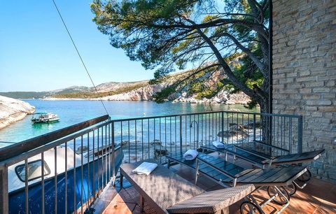 This beautiful holiday home offers a unique opportunity to escape from everyday life, located next to the crystal clear sea and beach on the north side of the island of Hvar. At a distance of only 200 meters there is a restaurant that offers unforget...