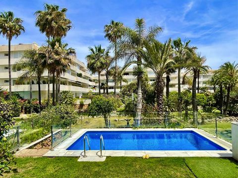 Located in Puerto Banús. Luxurious 3 Bed Apartment in First Line Beach - Los Granados, Puerto Banus for rent September - May (Long Term) and June, July & August (Short Term). Luxurious First line beach Complex with gym, restaurant & pools with 3 larg...