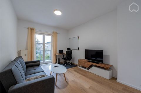 Beautiful 47 m² apartment in the heart of Berlin The light-flooded apartment with a view and fully equipped kitchen offers the perfect place to relax. The bathroom is supplied with shower tray. In walking distance connection due to numerous connectio...