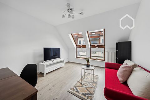 This 2 room apartment with a new fitted kitchen and extra storage room in the hallway is located in charming Leipzig Sellerhausen. Ideal for singles or young couples. The perfect retreat in one of Leipzig's up-and-coming districts. Enjoy the benefits...