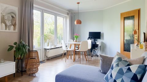 The beautiful apartment is located in the stunning district of Neuengamme, a popular destination for vacationers, and is just about a 30-minute drive from downtown Hamburg. Nearby, you'll find various shopping options such as Edeka, Aldi, a drugstore...