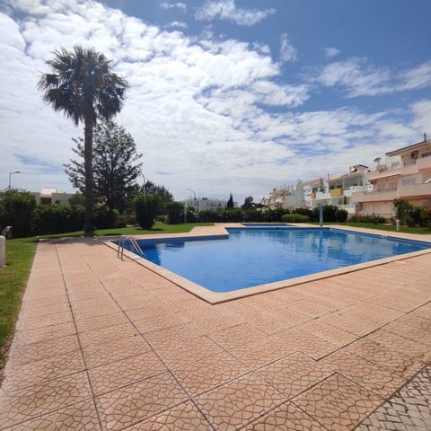2 bedroom apartment, located in a condominium with swimming pool, just a few minutes from Vilamoura Marina. Quiet area close to bars, restaurants and supermarkets, as well as the beaches of Quarteira and Vilamoura