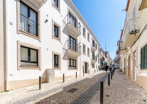 Great opportunity to stay in a brand new building in the heart of Nazare. This beautiful 1 bedroom, with 2 adorable verandas overseeing the ocean of the amazing Nazare beach. Fully equipped kitchen and living room combo with Smart TV, nest speaker, f...