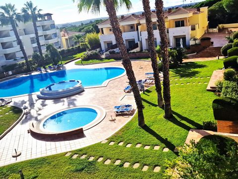 Located in a quiet condominium on the outskirts of the Millennium Golf Course, amongst pine trees and well mature gardens, Deluxe @Villas Mouriscas condo features a balcony perfect to observe the night sky. The acclaimed Vilamoura Marina is only 4 km...