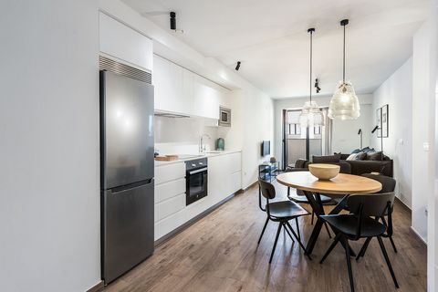 Stylish flats for up to 4 people with all the comforts for a great stay. Located right in the centre of Alicante, in the surrounding area you will find a wide range of shopping, leisure and restaurants, as well as public transport. Moreover, it is on...
