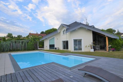Ideally located in a quiet area, in a green setting, with a wide view of the Salève, Mont de Sion and the Jura. This very beautiful villa will seduce you with its wide spaces, its volume, its comfort, its superior quality materials and its very lovel...