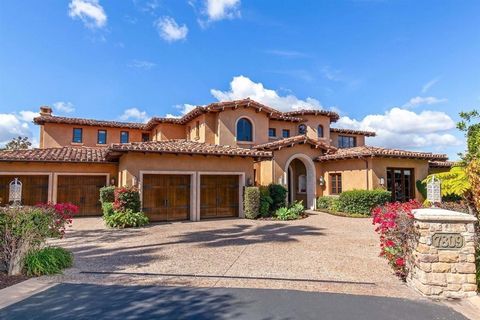 Sensational Tuscan style estate resting on 0.68 acres with unparalleled views over looking the 5th fairway at The Crosby, Rancho Santa Fe. Tranquil cul de sac location accentuated by landscape/hardscape and a jaw dropping infinity pool/spa. Entering ...