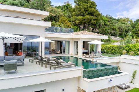 Located in one of the most sought-after residential areas of the charming commune of Tourrettes-sur-Loup, this superb modern-inspired property, in a dominant position with panoramic sea views and completed in 2024.Stylish modern villa offering top-qu...
