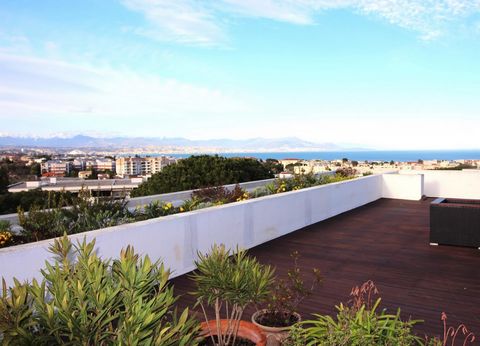 Beautiful, bright 118 m2 penthouse with 160 m2 terrace in a dominant position with panoramic views of the sea, mountains and the Fort carre d'Antibes. The apartment comprises an entrance hall, a vast living room with large bay windows, a separate, fu...