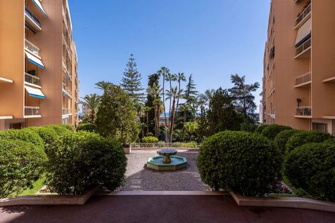 Nestled in the heart of Monaco, close to all amenities, this fully renovated 3 bedroom apartment boasts high-quality finishes and luxurious amenities. With a total area of 115 m2, it welcomes you with an elegant entrance, a spacious double living roo...