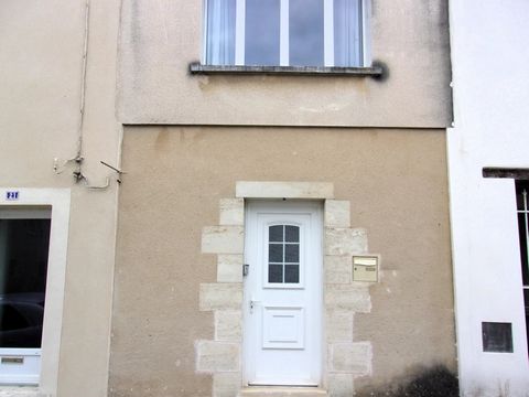 Beaux Villages are pleased to offer for sale this 2 bedroom townhouse in the lively bastide town of Sauveterre de Guyenne, founded in 1261 by Henry I of England. At just an hours drive from the vibrant city of Bordeaux and 30 minutes from the famous ...