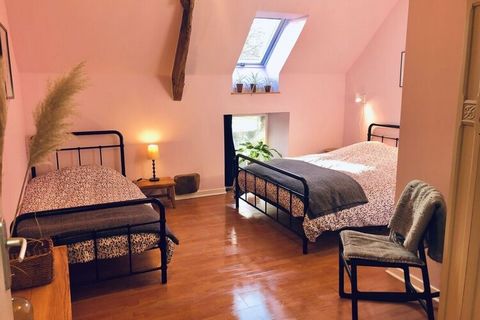 The cottage was converted in 2004. The location is ideal: close to the Lindbergh beach in the village of Saint Lô d'Ourville. The house is very spacious and bright. There are 3 bedrooms, 1 toilet and a shower room with a sink on the upper floor. On t...
