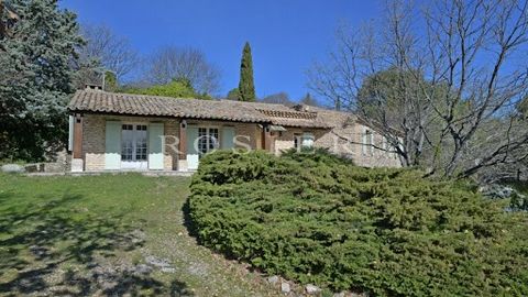 This is a property quietly located in a residential area on the foothills of the village of Gordes, 1.3 km from the Place du Château, comprising a residential house in a dominant position and facing south-east. . From the entrance to the property a s...