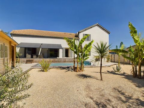In one of France's most charming villages, just a stone's throw from all amenities, this completely renovated house offers a modern, spacious and bright interior. The ground floor comprises a large living room with open-plan fitted and equipped kitch...
