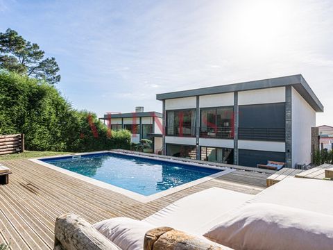 Triplex T4 villa of 2018 with garden and swimming pool in the Village of Janes (Malveira da Serra) | Sierra and Sea | Tranquility and Family | Architecture and Functionality - Excellent, I want to know more. What area is it and how does it develop? T...