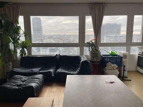 PARIJS XIII - OLYMPISCHE SPELEN Gelegen op de 11e verdieping van de Cortina Toren, mooi 2-kamer appartement van 47 m2 met vrij uitzicht in de verte. Het appartement bestaat uit een entree met inbouwkasten, een woonkamer, een open keuken, een slaapkam...