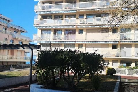 Dieses charmante 36 m² große Apartment bietet einen gemütlichen Rückzugsort für bis zu 2 Erwachsene und 1 Kind, mit atemberaubendem Meerblick und direktem Zugang zum Strand. Das Apartment liegt im 3. Stock (ohne Aufzug) und verfügt über ein Wohnzimme...