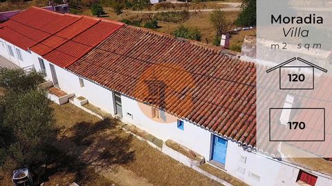 Typische Algarve-Villa in Alcarias Grandes, Castro Marim - Algarve. Sein Landhaus befindet sich in einem Dorf in der Gemeinde Azinhal in Castro Marim. Haus mit drei Schlafzimmern, Küche, Wohnzimmer, Terrasse und Balkon. Leitungswasser, Leitung. Es be...