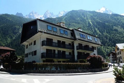 CHAMONIX - Le Lyret Sehr schöne, mit 3 Sternen klassifizierte Wohnung mit einer Fläche von 77 m², die Platz für 5 Personen bietet. Liegt im 3. Stock der Residenz Lyret 1 mit Aufzug und im Herzen von Chamonix. ANORDNUNG - Ausgestattete Küche (Induktio...