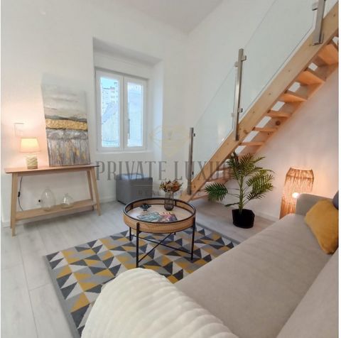 Discover your new home in this fully restored flat, which combines comfort, design and modernity. Living room and kitchen in open space, perfect space to receive friends and family. The kitchen is equipped with white lacquered furniture, oven, hob, e...