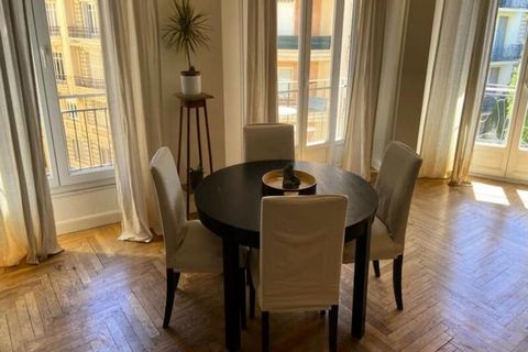 Ce magnifique logement de 56 mètres carrés à Nice est parfait pour un séjour touristique ou professionnel, pouvant accueillir jusqu'à 4 personnes. Situé au 3ème étage avec ascenseur, l'appartement comprend deux chambres avec lits doubles, une cuisine...