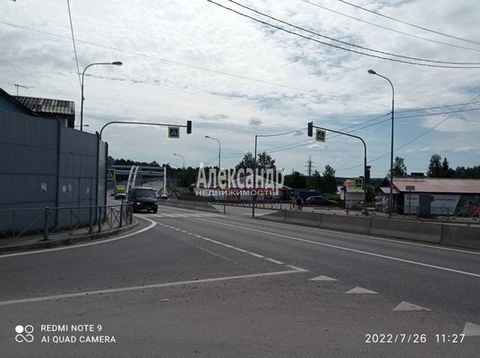 1696927 Ленинградская обл., Приозерский район, Ромашкинское с/пос. пос. ст. Лосево, Продается два земельных участка 7,7 соток, 16 соток и здание магазина -аптеки `Невис` площадью 144 м.кв., объекты расположены на землях поселения, в зоне делового, об...