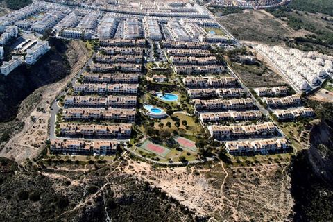 Vanwege de complexiteit van de APCOSTAS Gran Vista-appartementen zijn de binnen- en buitenfoto's voorbeelden. Ze vertegenwoordigen niet de verscheidenheid aan appartementen die we hebben. LIGGING: 1,5 km van het strand, tussen Alicante (15 km) en het...