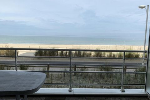 Dit ruime appartement is perfect voor een verblijf met het gezin en beschikt over een comfortabele slaapkamer met een tweepersoonsbed van 140 cm en een gezellige hut met een stapelbed. De woonkamer biedt een uitnodigende ruimte om te ontspannen, terw...