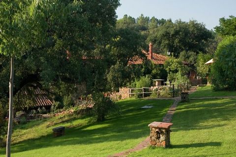 Die Molino besteht aus sechs Häusern aus Stein, die auf dem rechten Ufer des Río Alájar auf erhöhten Boden stehen. daher sind die Häuser haben Blick auf das Tal und die umliegenden Hügel. Das Haus bietet für zwei Personen schlafen. Ein kurzer Spazier...