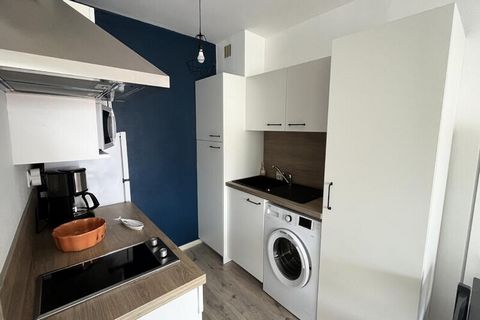 Gemeente St Jean de Monts. Rue des Landes Ontdek dit zorgvuldig gerenoveerde appartement in een charmant gebouw van drie verdiepingen met lift. Het omvat een woonkamer met een volledig uitgeruste keuken, een comfortabele slaapkamer en een badkamer, i...