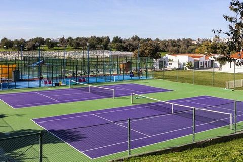 Ontdek in het zuiden van Portugal, in de regio Algarve, de Pedras Da Rainha Residence op minder dan 2 kilometer van de stranden. Deze residentie, ontworpen met verschillende verdeelde huizen of villa's, is de ideale plek voor een verblijf midden in d...