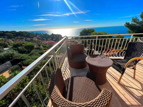 ISM-PROPERTY propone : Frontera con Mónaco, Excelentes vistas, con vistas a la atractiva vista de Saint Jean Cap Ferrat , Cannes y el mar Mediterráneo. Monte Carlo está a la vuelta de la esquina, con acceso a algunas de las mejores experiencias de la...