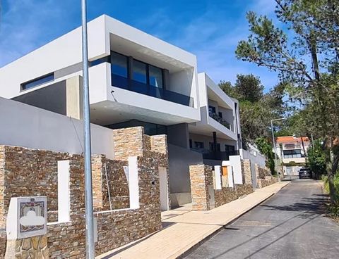 Your new prestigious address in Cascais! We present a high-end luxury villa that redefines the concept of elegance and exclusivity. Located in the municipality of Cascais , just 4 km from the most stunning beaches in the region , this property is muc...