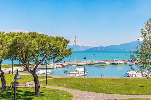 In Sirmione, in the prestigious area of Lugana, where the famous wine of the same name was born, in a position facing the lake, on the first floor, with TERRACE WITH LAKE VIEW in the residence 