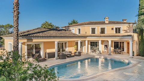 Exclusive: nestled in one of Mougins' most sought-after neighborhoods, this luxurious property combines elegance and serenity. Boasting unobstructed views, it seduces from the moment you enter, with a vast lobby featuring an elevator serving all leve...