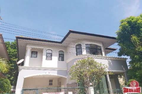 This is a large detached house for sale in the Lalin Green Ville project. The house is very spacious with four large bedrooms, three bathrooms and has big sunny windows throughout the home. The living area is open and has a living room that includes ...