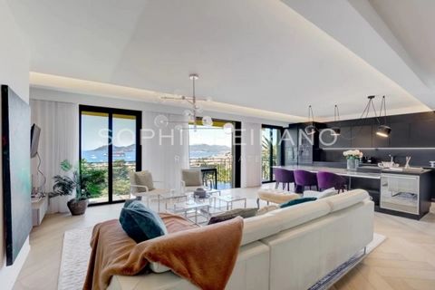 Located in the heart of the residential and popular area of ??Cannes Californie, in a luxury residence, magnificent apartment of approximately 120 sqm enjoying a spectacular view of the Mediterranean Sea, the bay of Cannes and L'Esterel. It includes:...