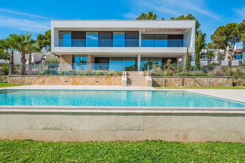 We present this spectacular newly built detached villa located in the prestigious area of Sol de Mallorca. This luxury property offers a total constructed area of 838.31 m² on a spacious 2,257 m² plot, making it an ideal home for those seeking exclus...