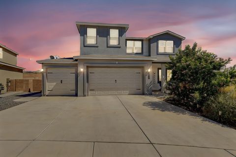 Stunning 2 Story Craftsman. Open concept! 3,245 sq. ft, 0.32 Acre, 4 bdrm, 3.5 bath, 3+ car garage. Home is fully upgraded. 2 primary suites, both have en-suites and walk-in closets. All bedrooms have ceiling fans. Bonus room! Gourmet upgraded kitche...